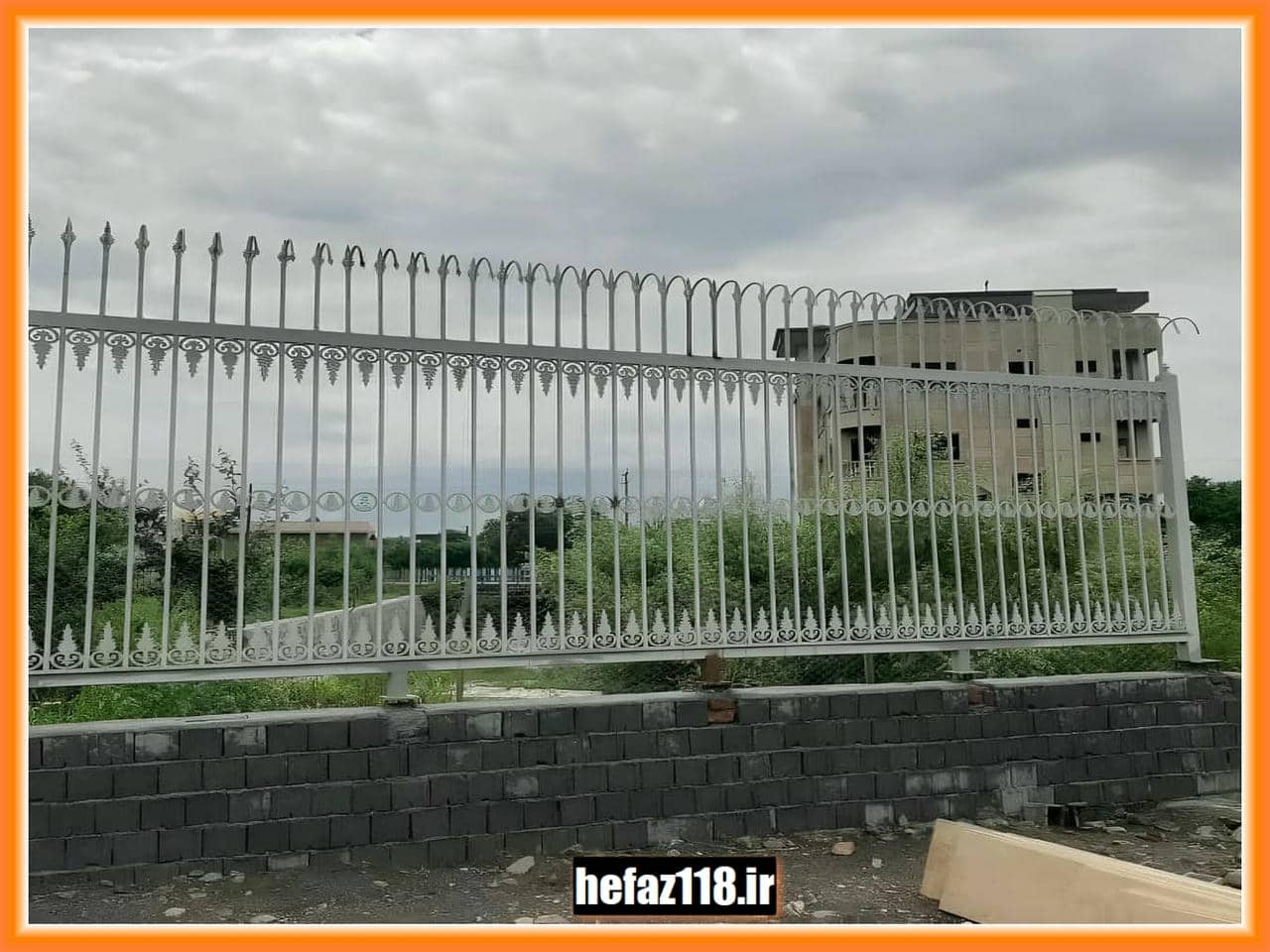 انتخاب حفاظ روی دیوار
