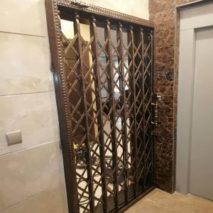 نمای حفاظ آکاردئونی تمام گل سلطنتی تسمه ۲.۵ سانتی متر نقش دار