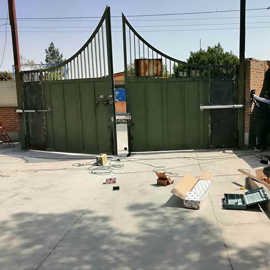 جک درب پارکینگ در زاهدان
