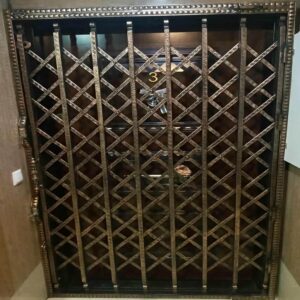 درب حفاظ آکاردئونی در شیراز