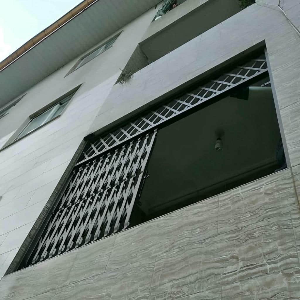 نصب درب حفاظ آکاردئونی تمام گل در شهریار