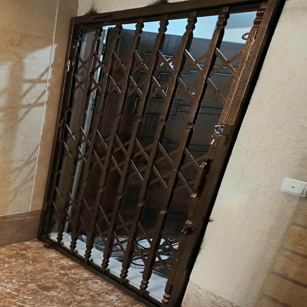 خرید درب حفاظ آکاردئونی نصب اصولی در تبریز
