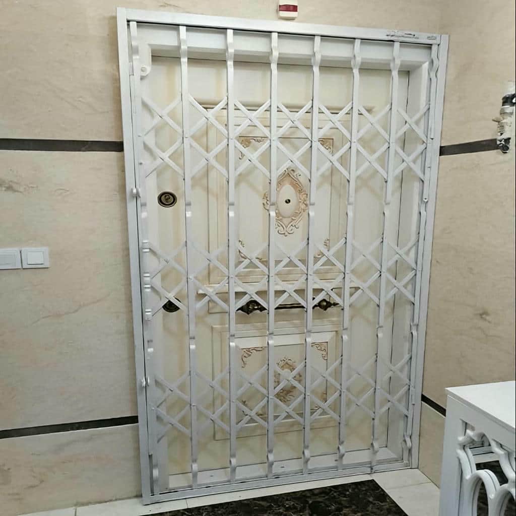 درب حفاظ آکاردئونی در سمنان