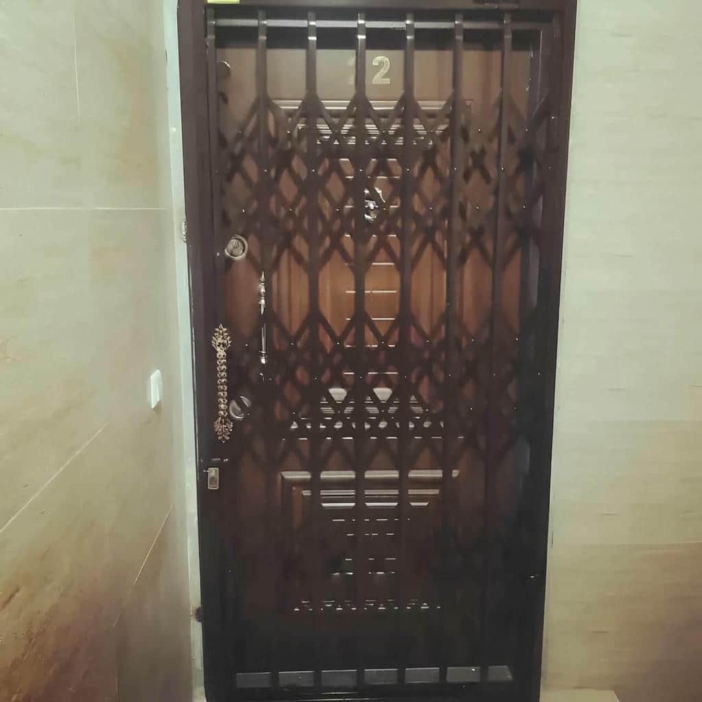 نصب درب حفاظ آکاردئونی تمام گل در اهواز
