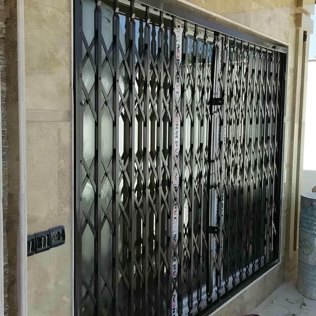 درب حفاظ آکاردئونی در کمال شهر