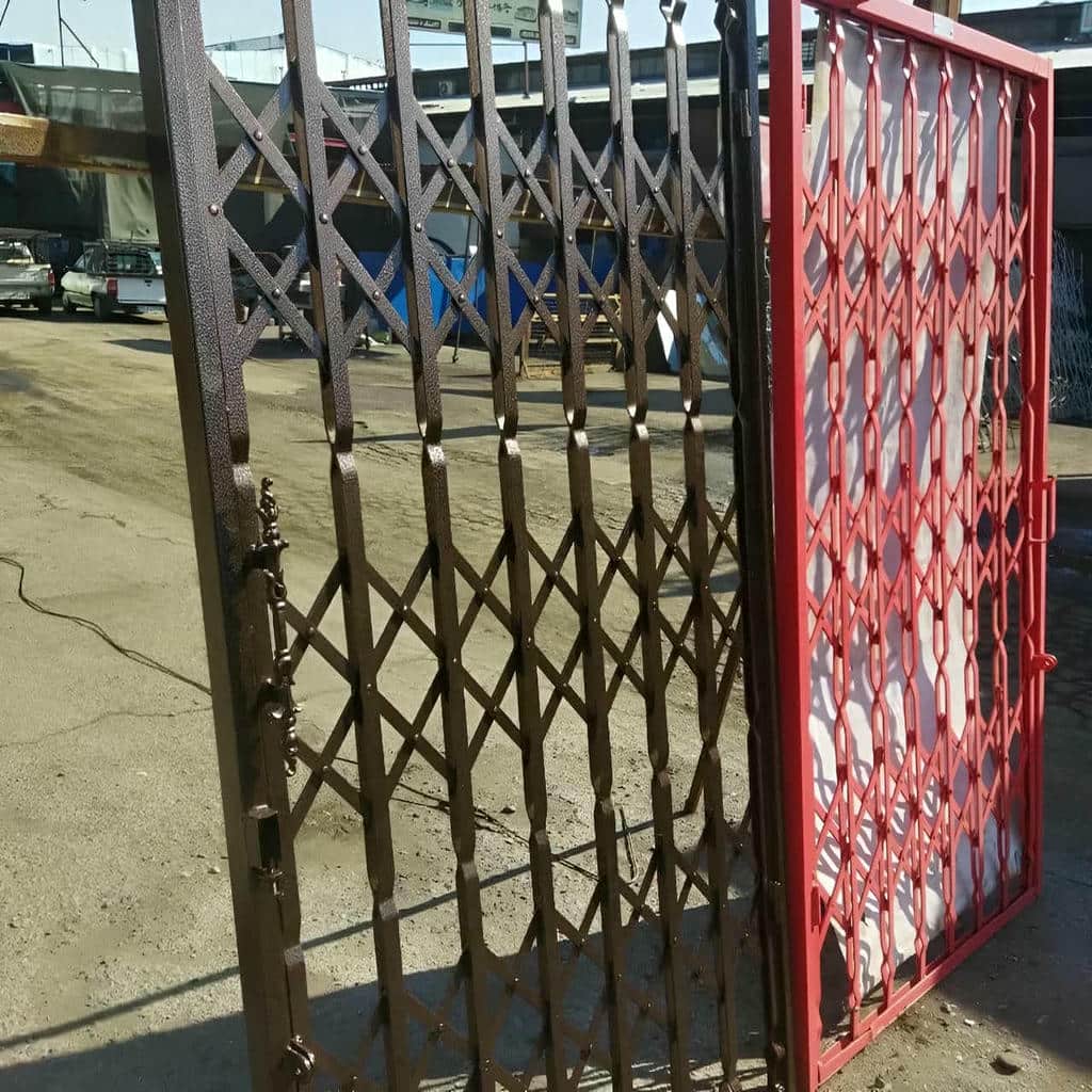 نصب درب حفاظ آکاردئونی تمام گل در تبریز
