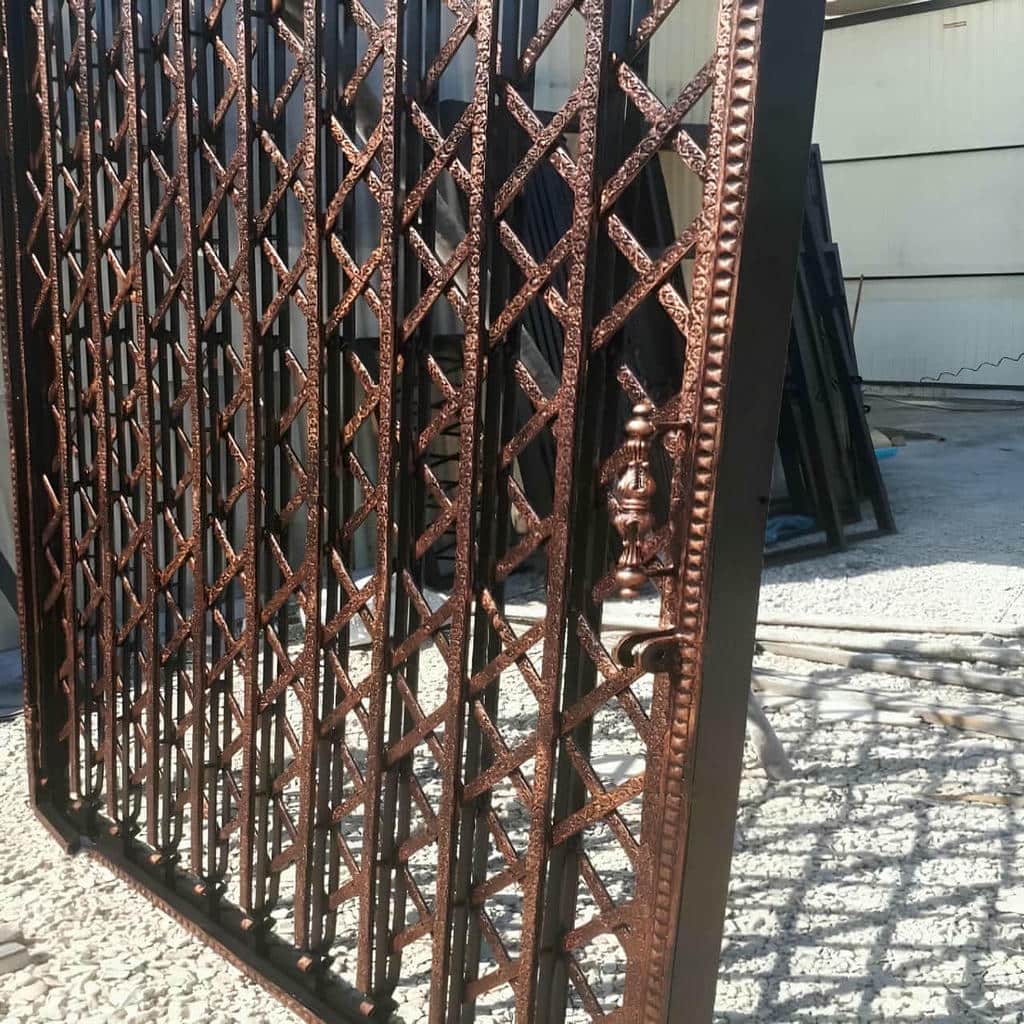 درب حفاظ آکاردئونی در استان مازندران
