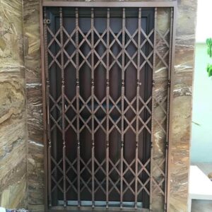درب حفاظ آکاردئونی در همدان