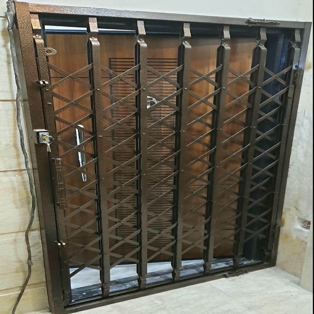 کارخانه درب حفاظ آکاردئونی قفل ضدبرش در سمنان