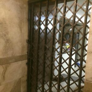درب حفاظ آکاردئونی در کرمان