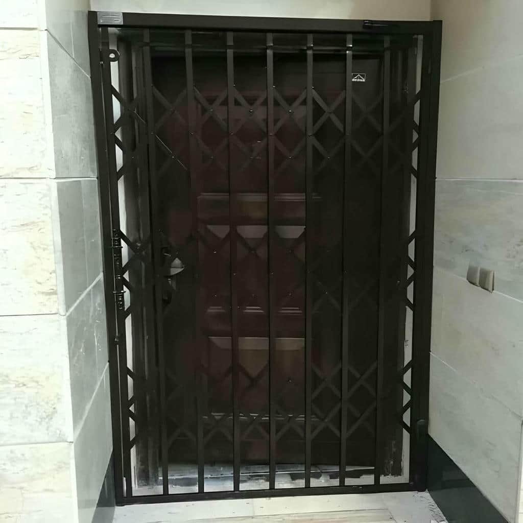 درب حفاظ آکاردئونی در فیروزکوه