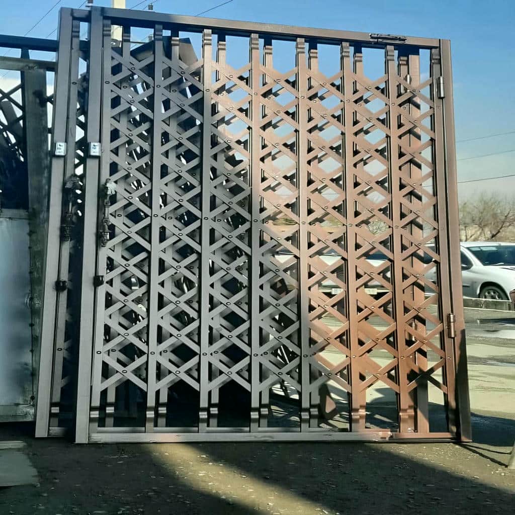 درب حفاظ آکاردئونی در اهواز
