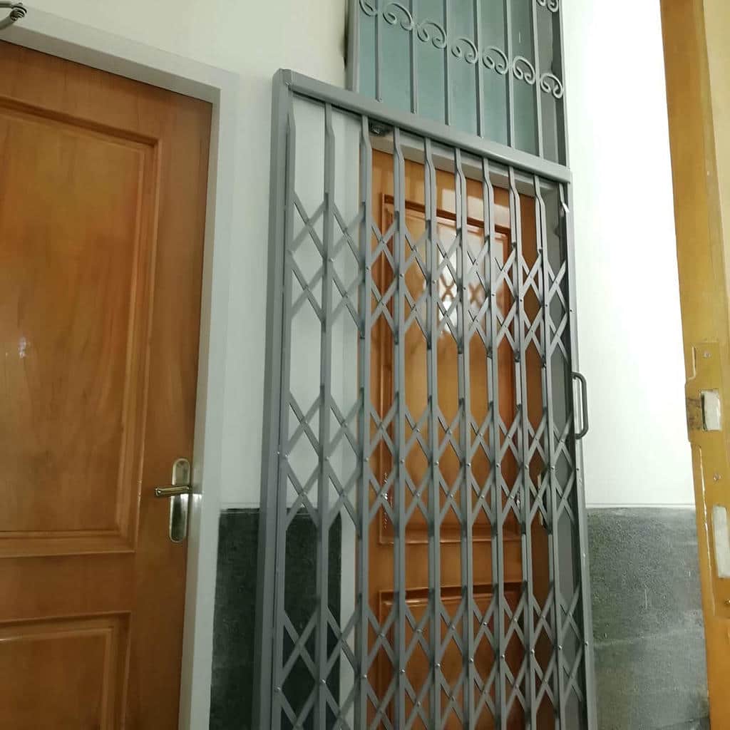 درب حفاظ آکاردئونی در تبریز