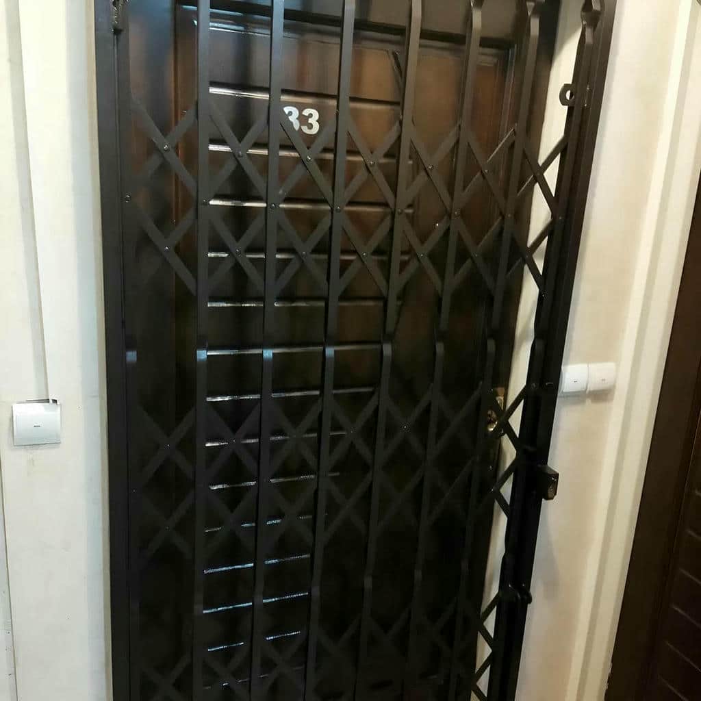 نصب درب حفاظ آکاردئونی تمام گل در نیشابور