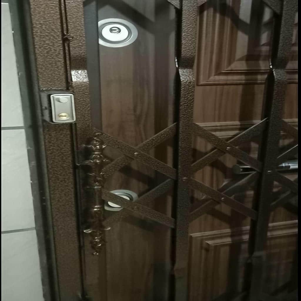 نصب درب حفاظ آکاردئونی تمام گل در استان گلستان