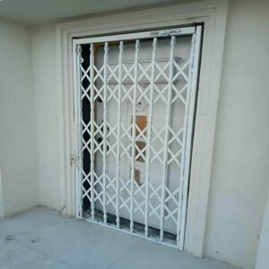 درب حفاظ آکاردئونی در زاهدان