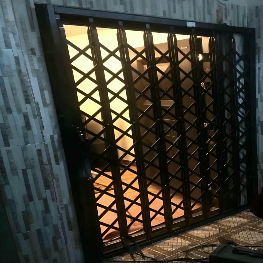 نصب درب حفاظ آکاردئونی تمام گل در ملارد