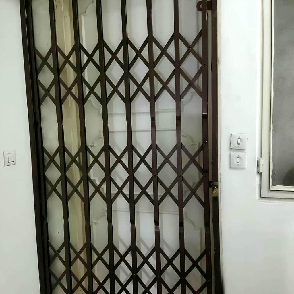 نصب درب حفاظ آکاردئونی تمام گل در یاسوج