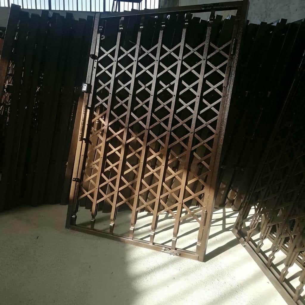 نصب درب حفاظ آکاردئونی تمام گل در آمل