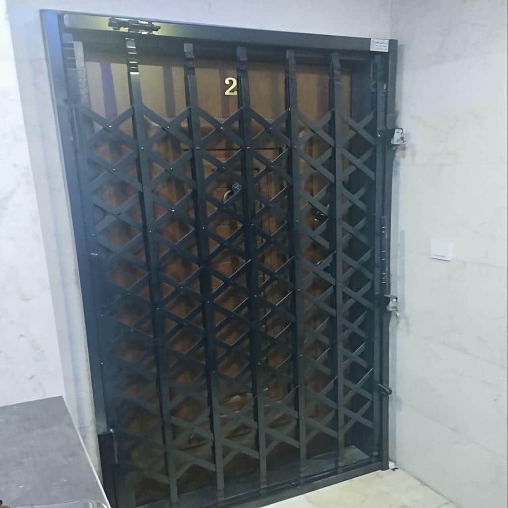 درب حفاظ آکاردئونی در لواسان