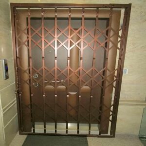 درب حفاظ آکاردئونی در بندر دیلم