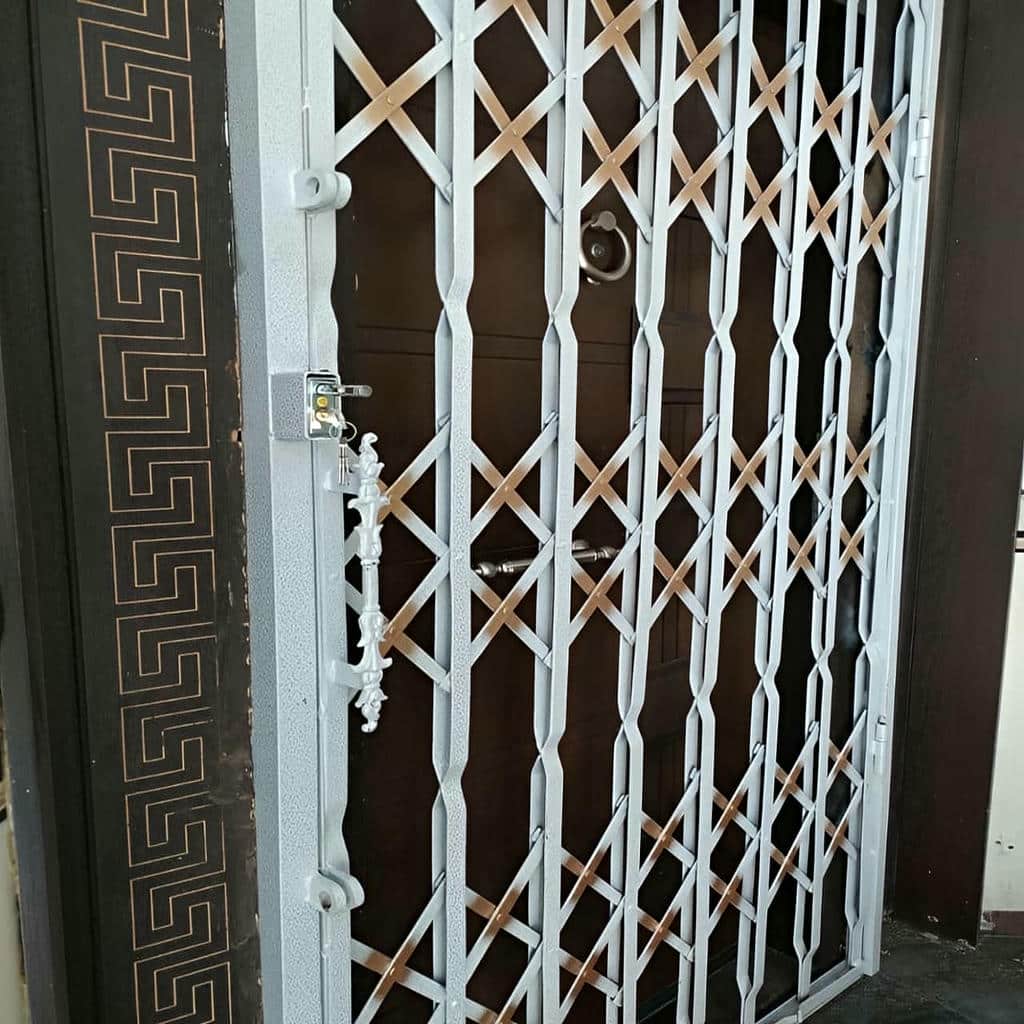 فروش درب حفاظ آکاردئونی پوشش ضدزنگ در همدان