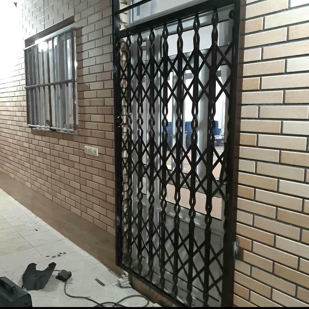 درب حفاظ آکاردئونی در قم