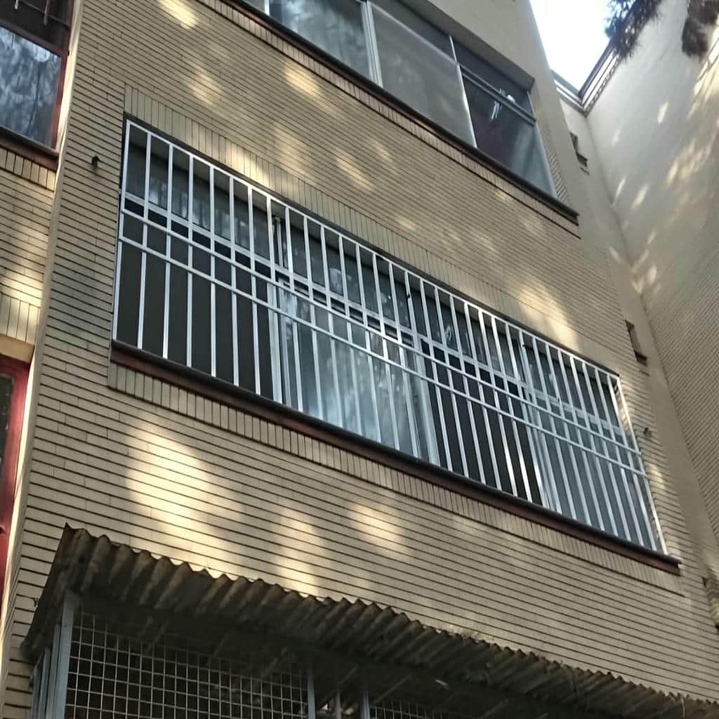 نصب حفاظ پنجره بازشو در پرند