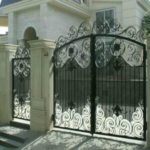 درب حیاط در پردیس