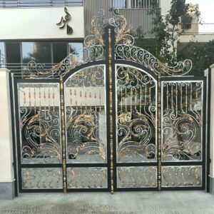 درب حیاط در سمنان