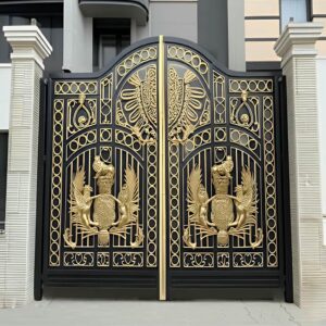 درب حیاط در محمدشهر