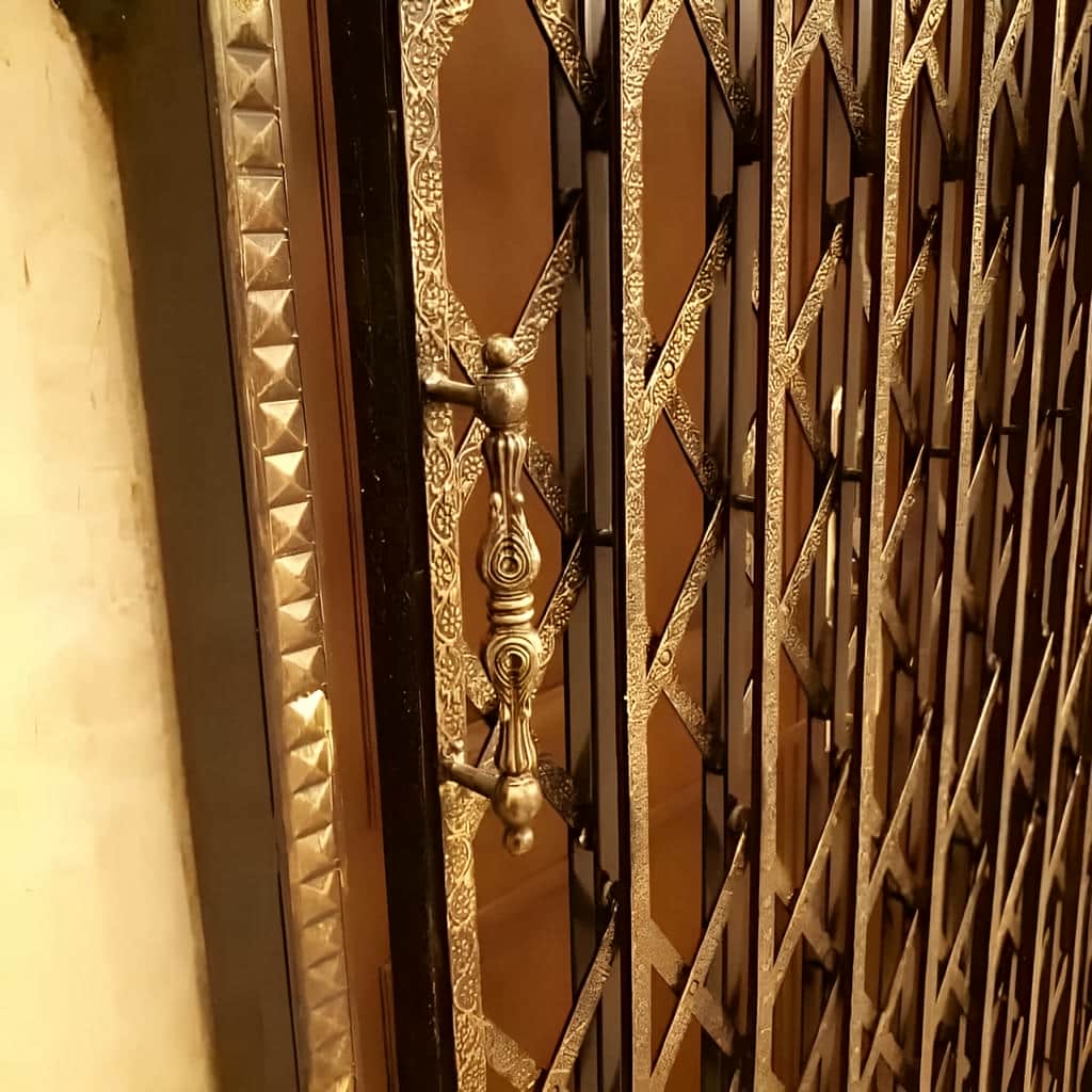 خدمات نصب درب آکاردئونی طرح دار لوزی