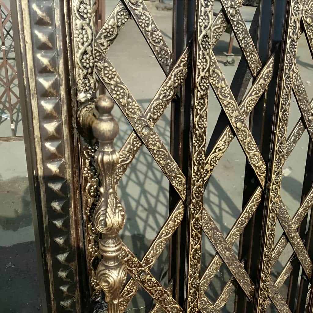 اجرای درب آکاردئونی طرح دار لوزی برای واحد اداری