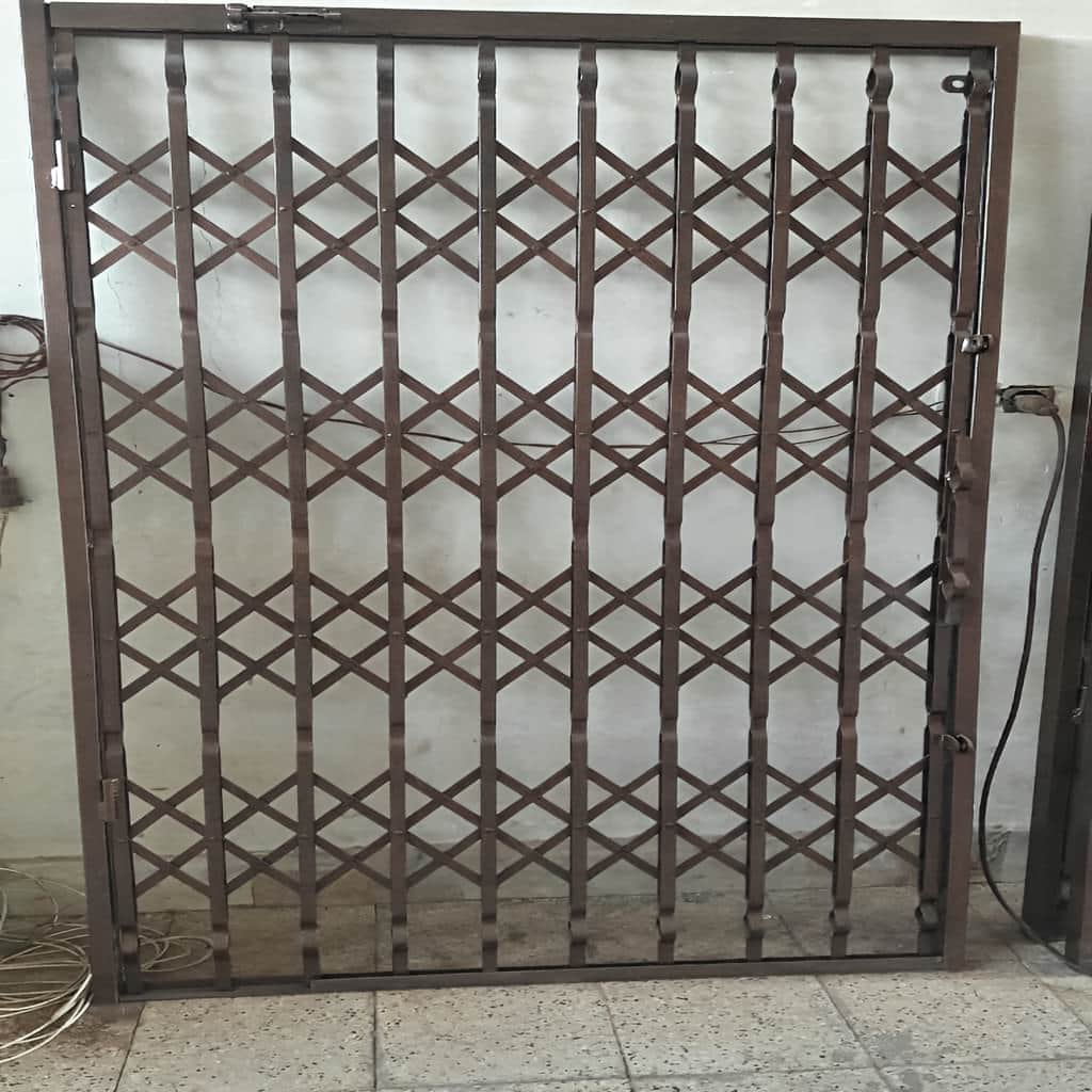 قیمت درب آکاردئونی چهار گل لوزی بر اساس