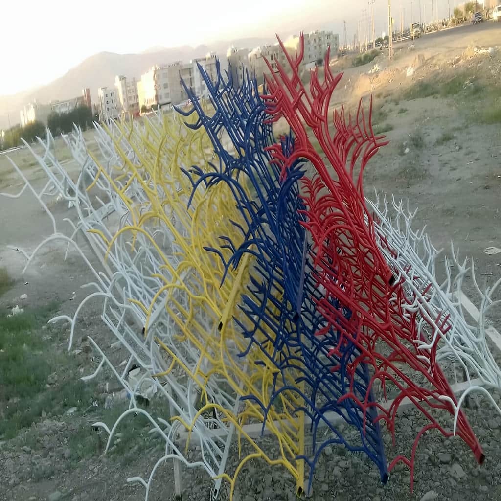 خدمات نصب حفاظ آبشاری روی دیوار سنگی