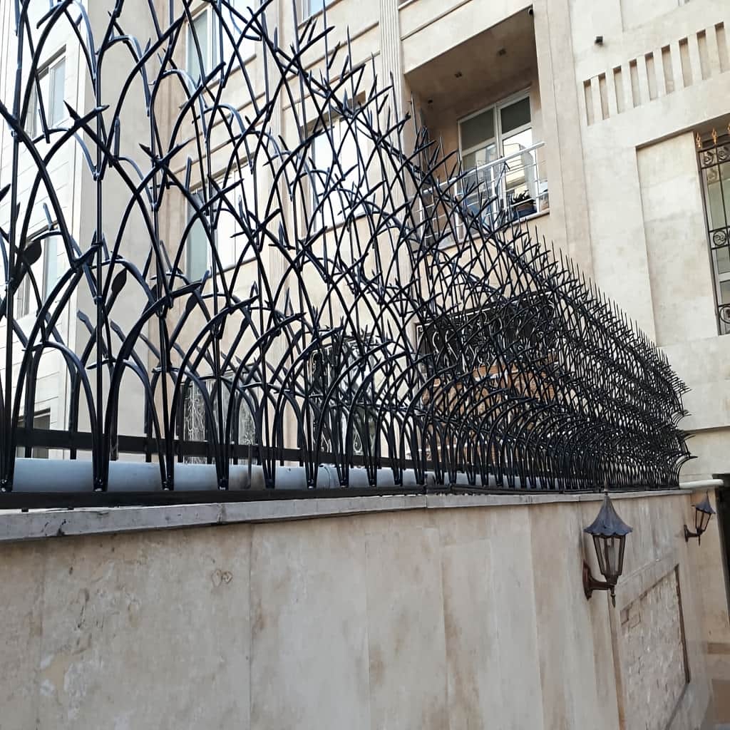 خرید حفاظ آبشاری روی دیوار سنگی برای نمای محوطه