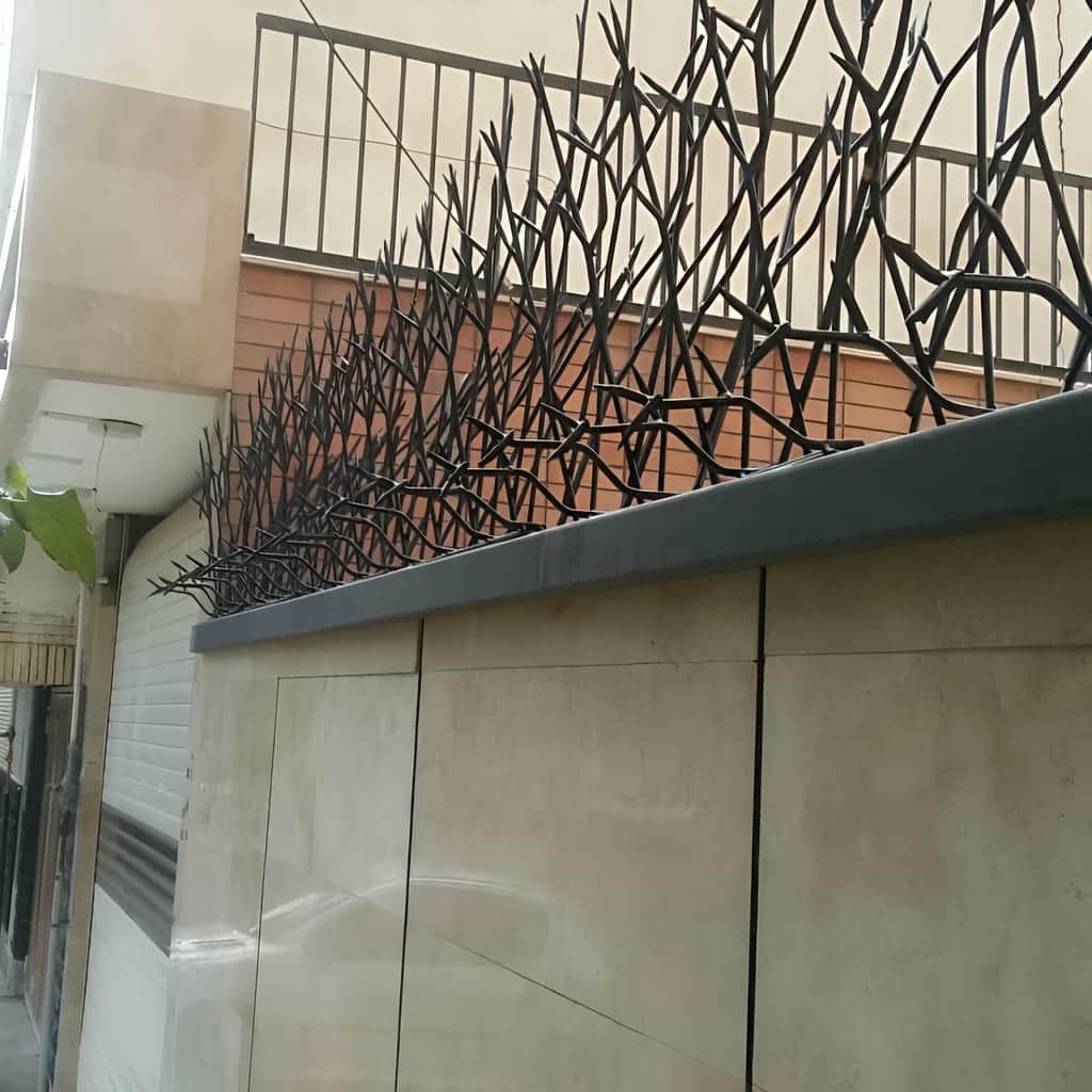 حفاظ خاردار شاخ گوزنی با تراکم مناسب برای کاهش مسیر عبور