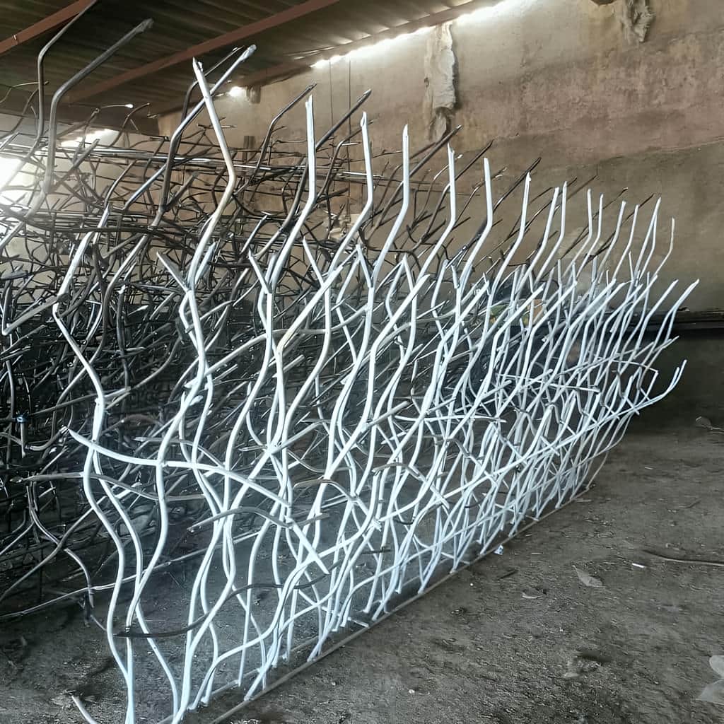 نصب حفاظ دیوار بلند ضد سرقت روی تاج دیوار