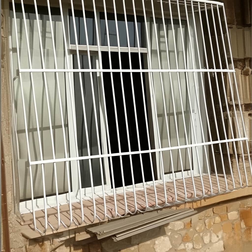 ابعاد سفارش حفاظ پنجره مشکی طلایی نما با طرح فرفورژه