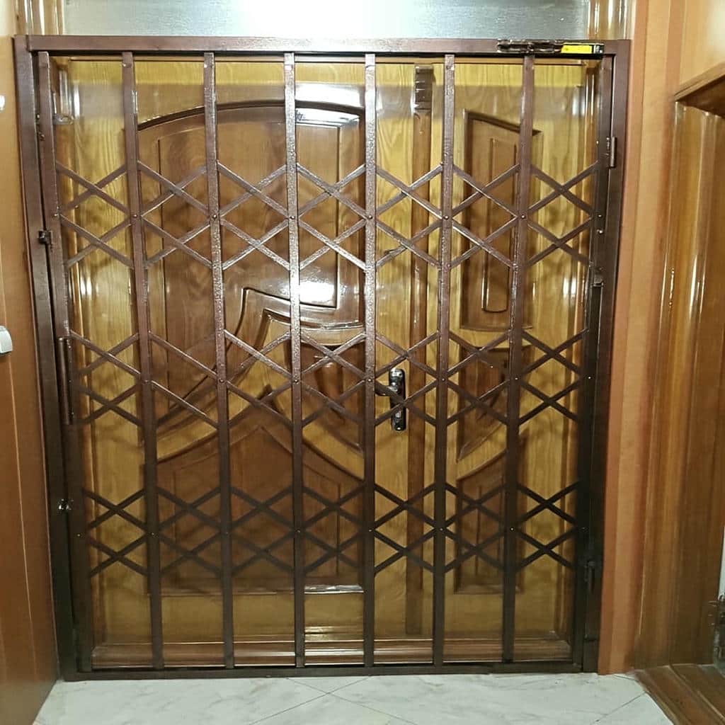 اجرای درب ریلی آکاردئونی کم جا برای واحد اداری