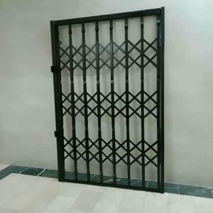 قفل مناسب درب آکاردئونی برای جلوگیری از ورود غیرمجاز