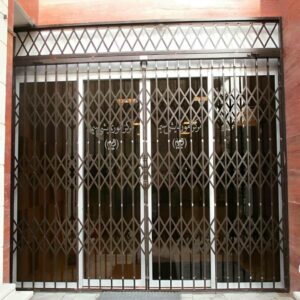 درب آکاردئونی فلزی برای تقویت امنیت ورودی ساختمان