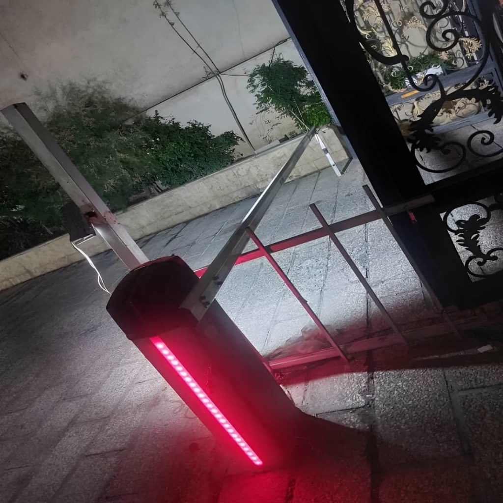 نصب پلاک خوان پارکینگ ورودی کنار راهبند بازویی