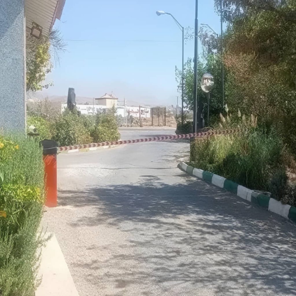فروش پلاک خوان پارکینگ ورودی با دید در شب