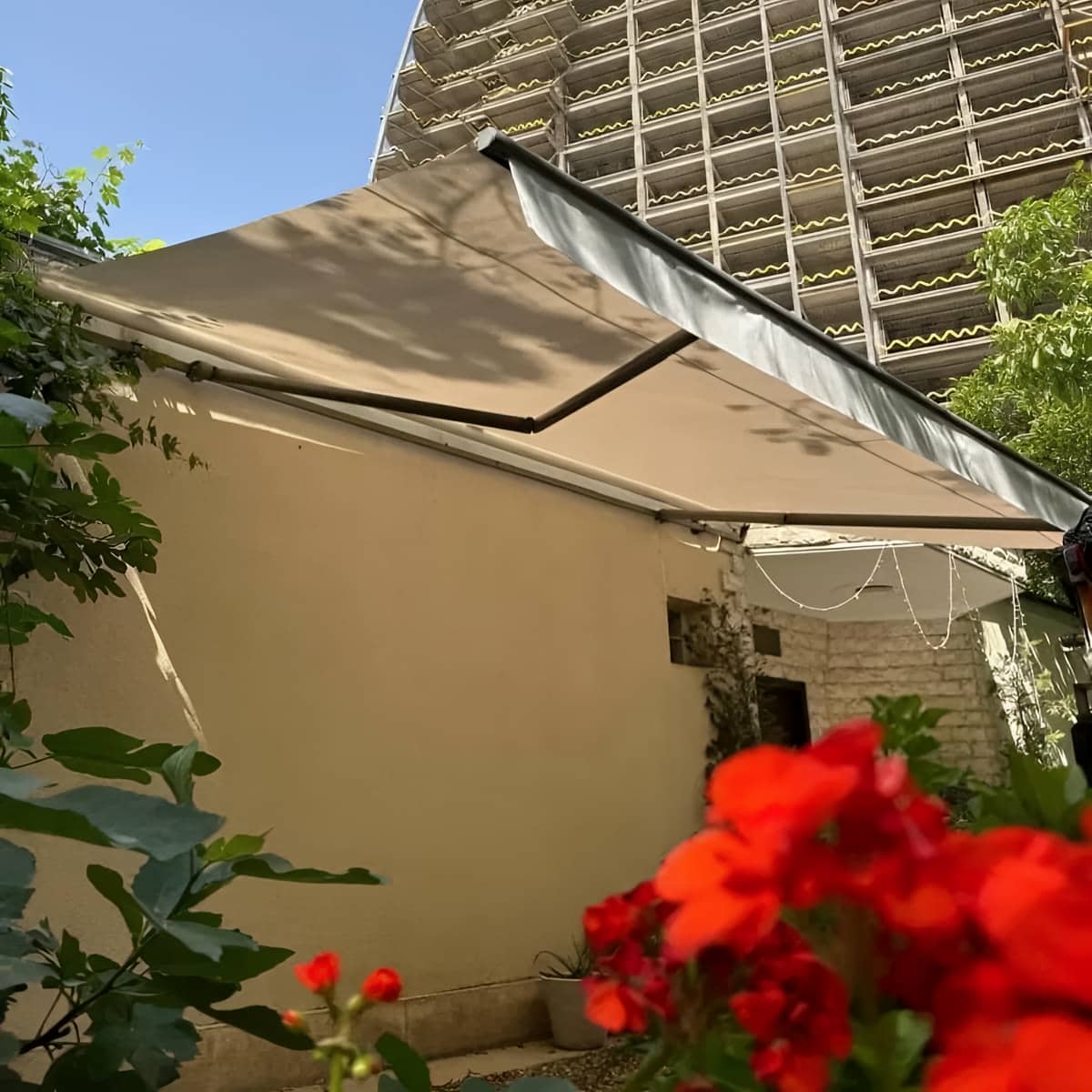 سایبان برقی فول باکس تجاری مناسب دهانه های بزرگ سایبان برقی فول باکس تجاری مناسب دهانه های بزرگ