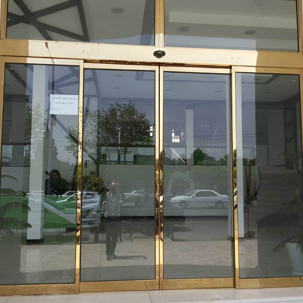 قیمت درب اتوماتیک شیشه ای کم صدا موتور آرام بر اساس ابعاد