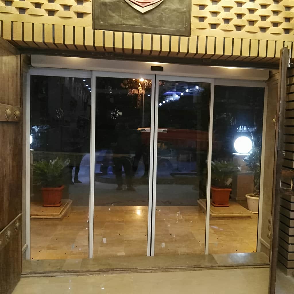 اجرای درب اتوماتیک شیشه ای تک لنگه برای کلینیک