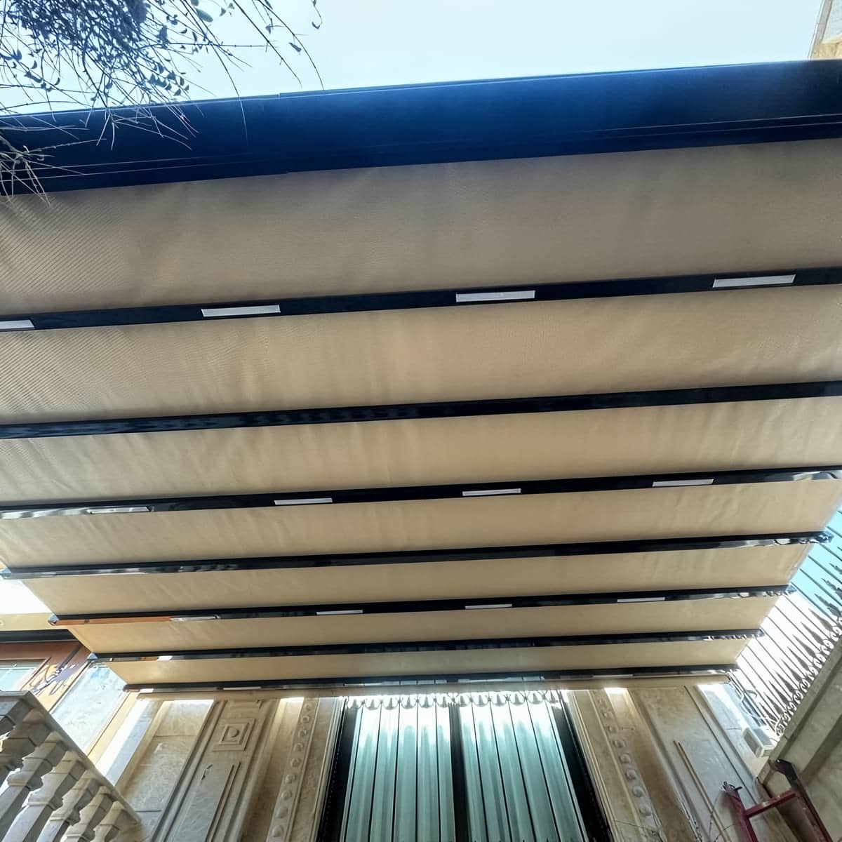 سقف برقی پارکینگ متحرک با ریل حرکت روان سقف برقی پارکینگ متحرک با ریل حرکت روان