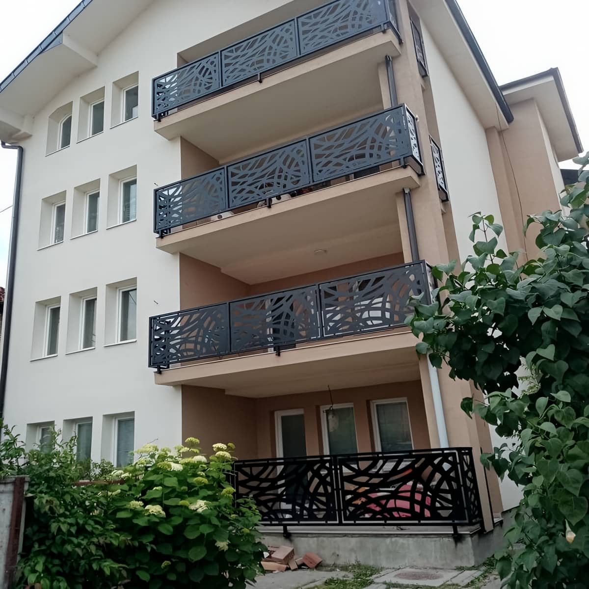 نرده سی ان سی حیاط و محوطه با پروفیل فلزی محکم نرده سی ان سی حیاط و محوطه با پروفیل فلزی محکم