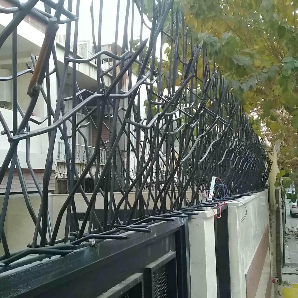7 مدل حفاظ روی دیوار حیاط مسکونی